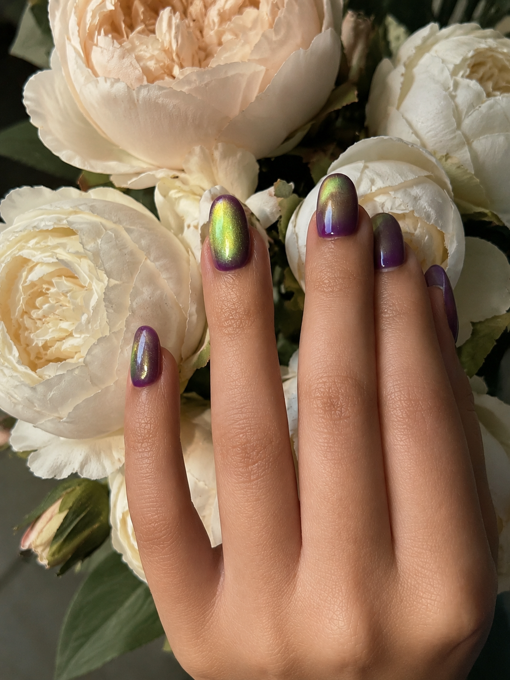 Golden Velvet Glow Hand Made press on reusable nails short almond shape
