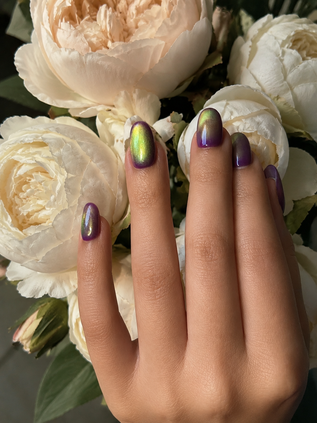 Golden Velvet Glow Hand Made press on reusable nails short almond shape